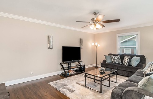 Elgin House | Elgin Rental- Jay St