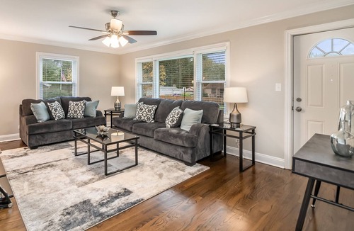 Elgin House | Elgin Rental- Jay St