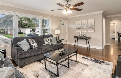 Elgin House | Elgin Rental- Jay St