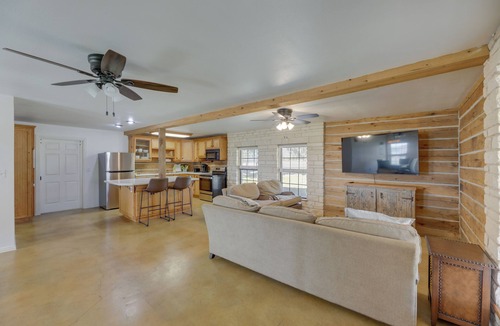 Elgin Cabin | Elgin Retreat at Charming Country Cabin!