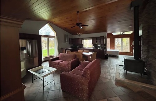 Ruthven Cabin | Elias Cabin CliffsidenA Cozy Getaway in Nature's Embrace