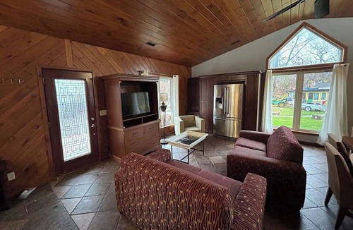Ruthven Cabin | Elias Cabin CliffsidenA Cozy Getaway in Nature's Embrace