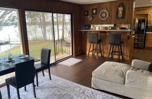 Gainesville House | Elias Lake House on Lake LaniernCozy house with panoramic view of the lake.
