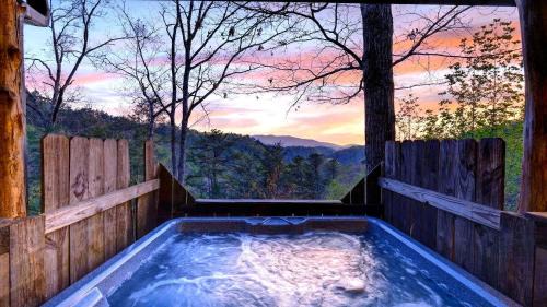 Townsend House | Elijahs Isaiahs Jacks Sónyahs Cabins by AvantStay