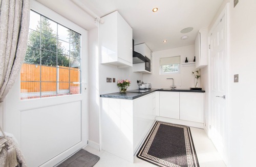 Little Holland House | Elimonn Bloom