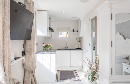 Little Holland House | Elimonn Bloom