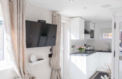 Little Holland House | Elimonn Bloom