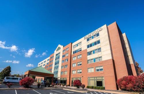 Maryland Heights Hotel | Elimwood Hotel, a Ramada by Wyndham
