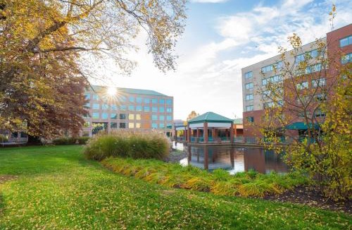 Maryland Heights Hotel | Elimwood Hotel, a Ramada by Wyndham