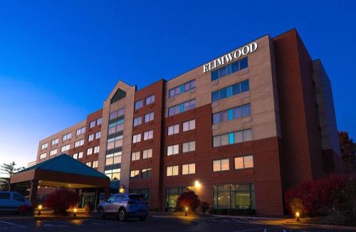 Maryland Heights Hotel | Elimwood Hotel, a Ramada by Wyndham