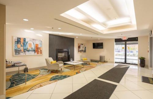 Maryland Heights Hotel | Elimwood Hotel, a Ramada by Wyndham