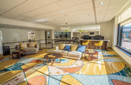Maryland Heights Hotel | Elimwood Hotel, a Ramada by Wyndham