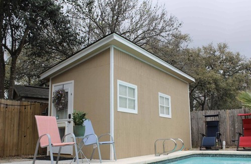 North Central Thousand Oaks Cabin | Eli’s Pool Cabin