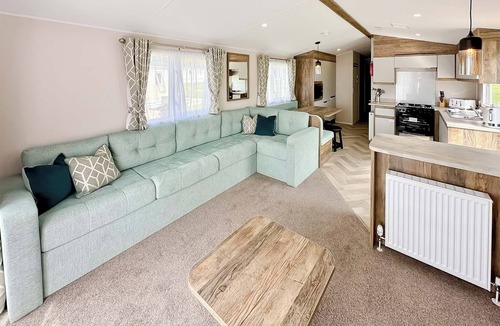 Cross Inn House | Elite 3 Bed with Decking