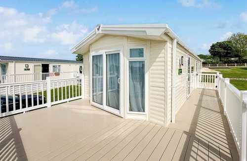 Cross Inn House | Elite 3 Bed with Decking