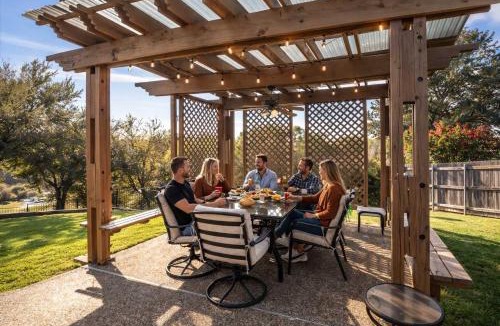 Fossil Creek House | Elite 4BR 2BA Holiday Home with Hot Tub, Pool, and BBQ