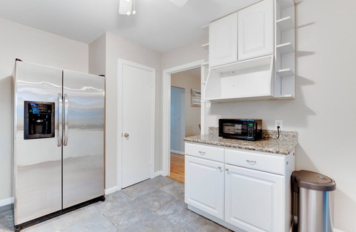 Bellaire House | Elite 5 STAR Home Sweet - SPA-POOL-ART -MD-Anderson-TMC-NRG-HBU
