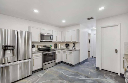 South Arlington House | Elite 5BR/3.5B Home with Game Room, Hot Tub, & Sauna