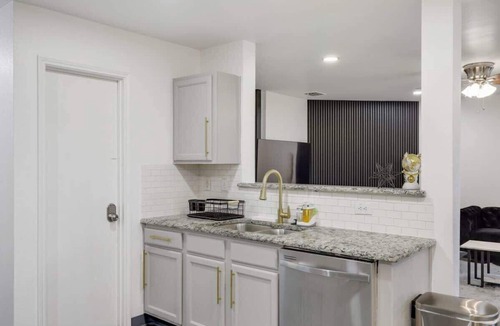 South Arlington House | Elite 5BR/3.5B Home with Game Room, Hot Tub, & Sauna