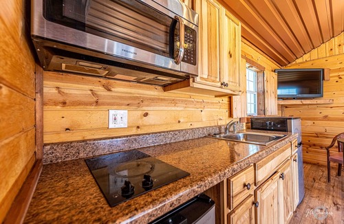 Big Spring Cabin | Elite Cabins and RV Park