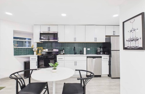 Wrigleyville Apartment | Elite high style 2BR Art Deco sanctuary.