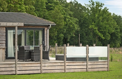 Bury St Edmunds Ski Chalet | Elite Plus Spa Lodge 3