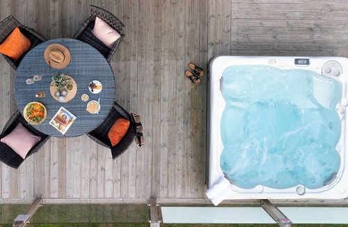 Bury St Edmunds Ski Chalet | Elite Plus Spa Lodge 3