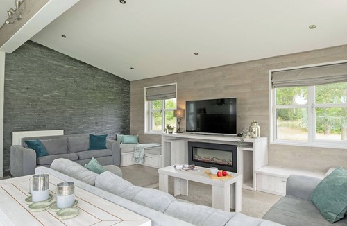 Newbury Ski Chalet | Elite Plus Spa Lodge 3