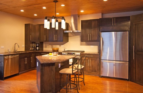 Woodland Park Cabin | Elite winter retreat, hot tub, 2 fireplaces, Ice skating on the village pond.
