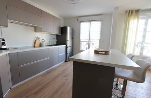 Serris Apartment | ELIZÉ 1 ~ Spacious apartment for 8 ~ Disneyland