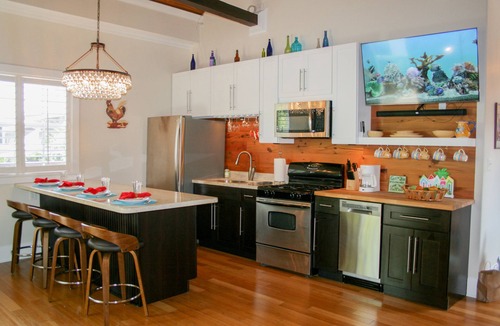 The Meadows House | Eliza Street Retreat, 2 bedroom, 2 bathrm, + loft, private pool, great location