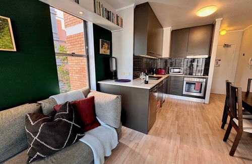 Elizabeth Bay Apartment | Elizabeth Bay Apmnt - Water Views & Free Parking