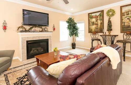 Fredericksburg House | Elizabeth Haus- Upper Suite | Fur Babies Welcome