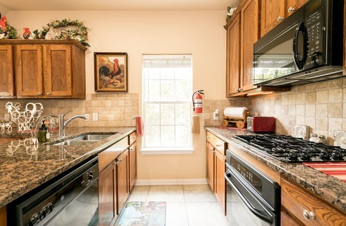 Fredericksburg House | Elizabeth Haus- Upper Suite | Fur Babies Welcome