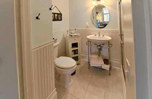 Canandaigua Bed & Breakfast | Elizabeth's Retreat - Garden View