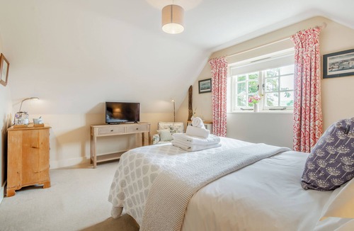 East Dean and Friston Hotel | Elizabeth -Tiger Inn