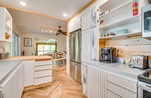 Elizabeth House | Elizabeth Vacation Rental w/Private Hot Tub!