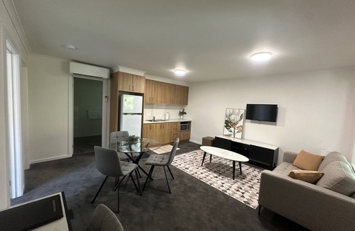 Blackburn North Hotel | Elizabethan Lodge