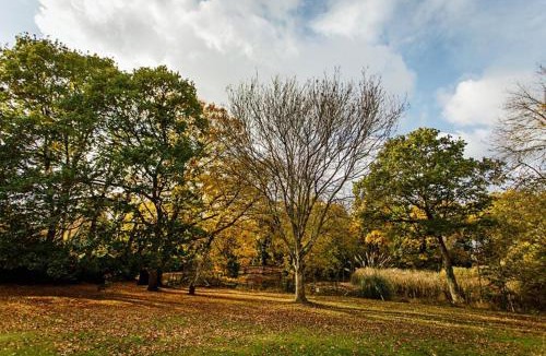 Burnham-on-Crouch House | Elizabethan Manor House - Sleeps 2-4 - Parking