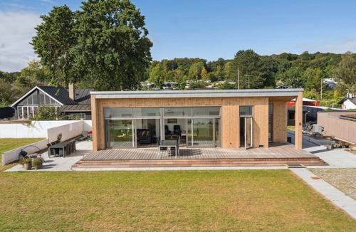 Grønninghoved Strand House | "Eljas" - 10m from the sea by Interhome