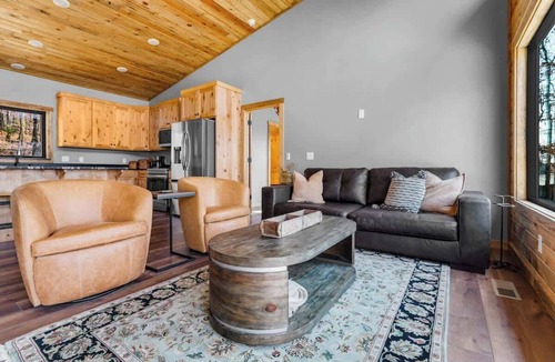 Fayetteville Cabin | Elk Cabin at Thunder Bluff