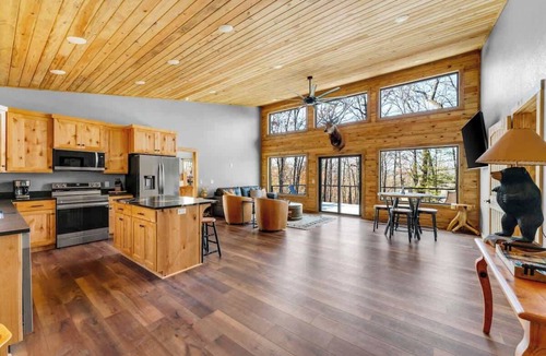 Fayetteville Cabin | Elk Cabin at Thunder Bluff