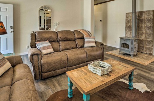 Elk City Cabin | Elk City Cabin w/ Deck & Gas Grill!