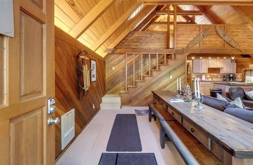 Packwood Cabin | Elk Drop Inn | Wifi, Firepit, Smart TV