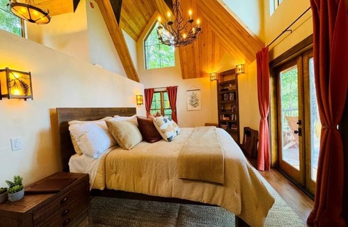 Waynesville Resort | Elk & Embers Mountain Hideaway
