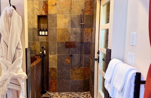 Waynesville Resort | Elk & Embers Mountain Hideaway