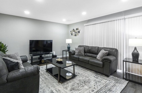 Elk Grove Village House | Elk Grove Village Rental