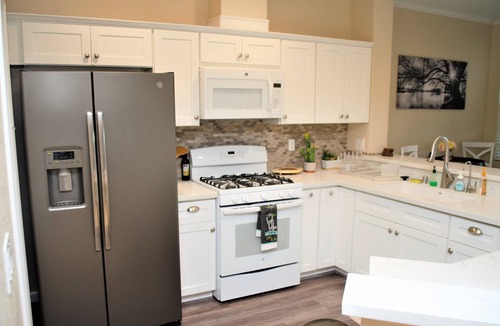 Laguna West-Lakeside House | Elk Grove Waterfront with King Bed