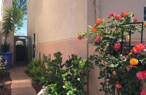 Laguna West-Lakeside House | Elk Grove Waterfront with King Bed