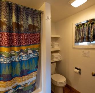 Cooke City-Silver Gate Hotel | Elk Horn Lodge Motel and Cabins